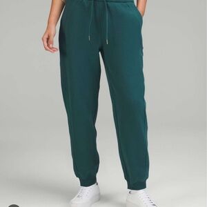 Lululemon Relaxed fit Scuba Joggers Green Jasper size 0